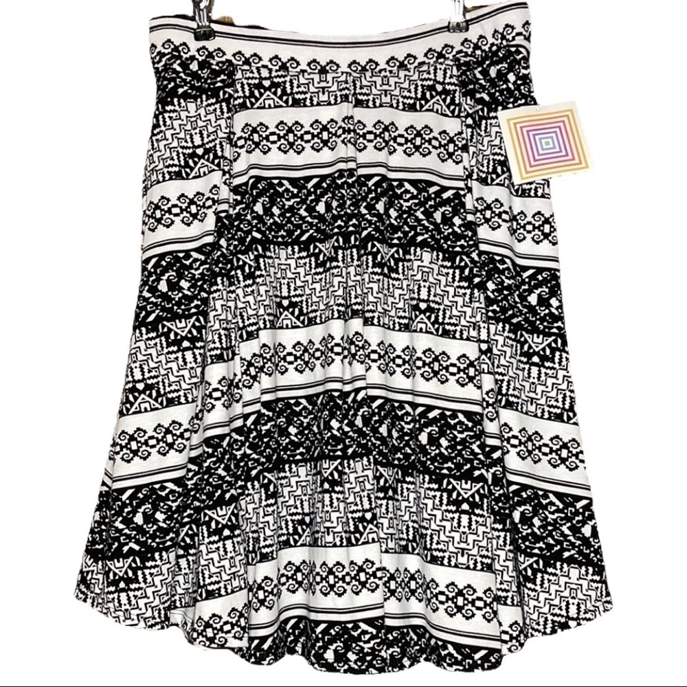 Lularoe | Black & White Skirt Madison M